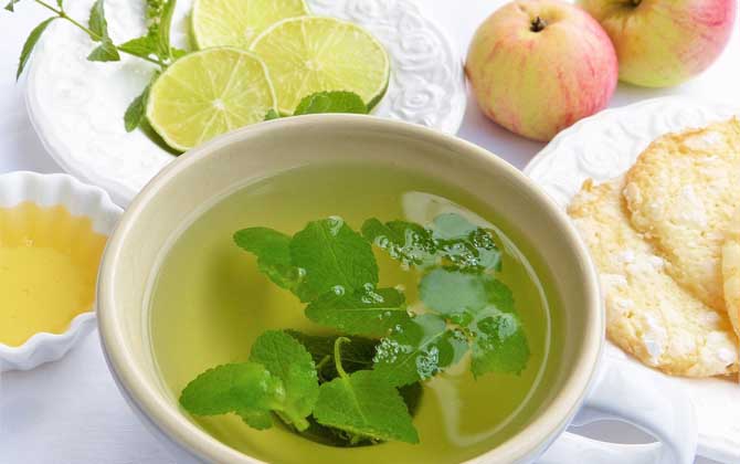 檸檬蜂蜜茶的正確喝法，切勿空腹飲用，長(zhǎng)期空腹飲用對(duì)胃腸不利！