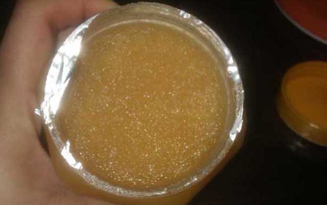 蜂蜜變質后的圖片是什么樣？出現這4種情況，說明蜂蜜已經變質！