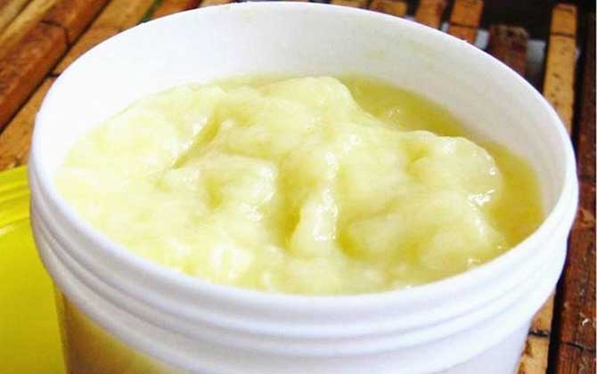 吃蜂王漿乳房長大了是怎么了？別擔心，蜂王漿有一定的豐胸效果！